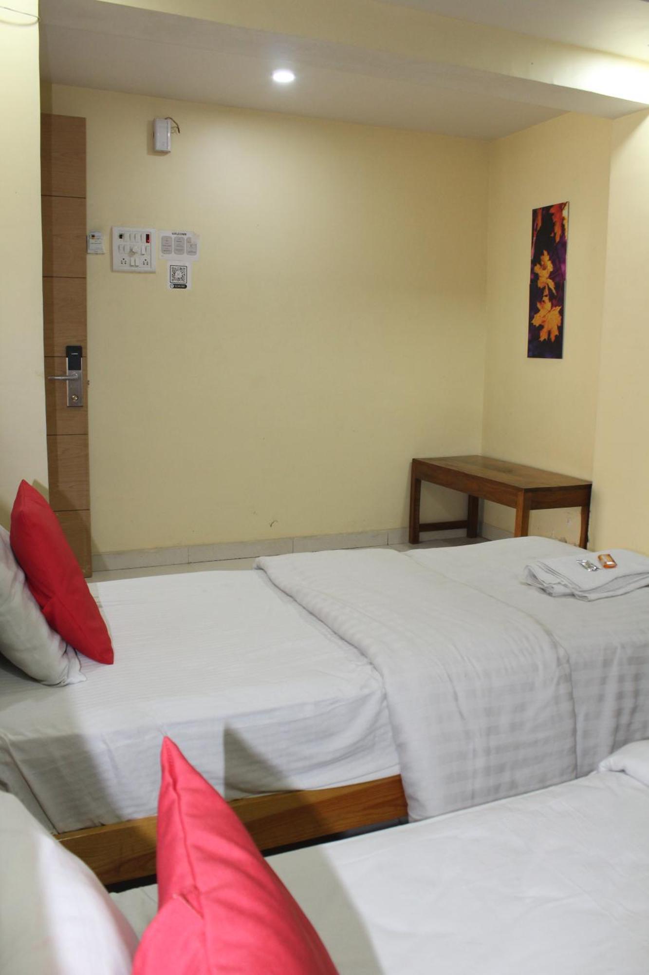 Hotel Shivrai Pen Bagian luar foto